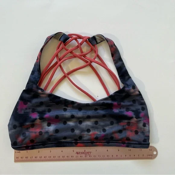 LuluLemon Free to be Wild | size 4 - Picture 2 of 4